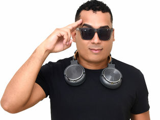 DJ Raffa Maciel abre o show de Ferrugem em Salvador