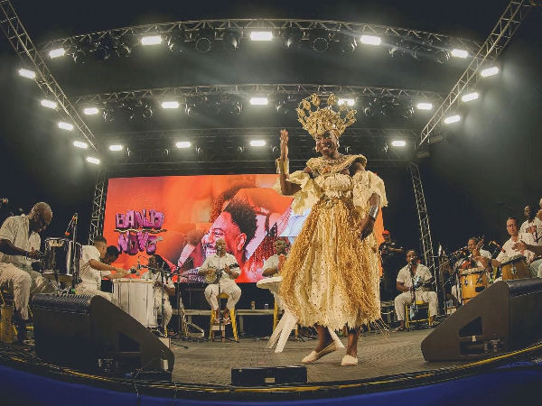 Encontro de gerações: Novo canta com Fundo de Quintal no ‘Raiz Salvador’ neste domingo