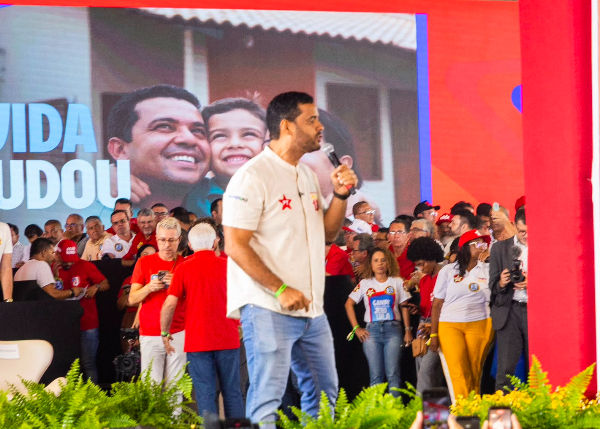 “Escolhemos um governador que tem a cara, o jeito, a alma e o coração do povo da Bahia“, diz Tássio Brito em Convenção com Lula