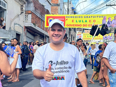 Randerson Leal participa da Caminhada do 2 de Julho ao lado de lideranças