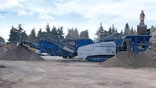Aggregate crushing equipment producing construction material on site