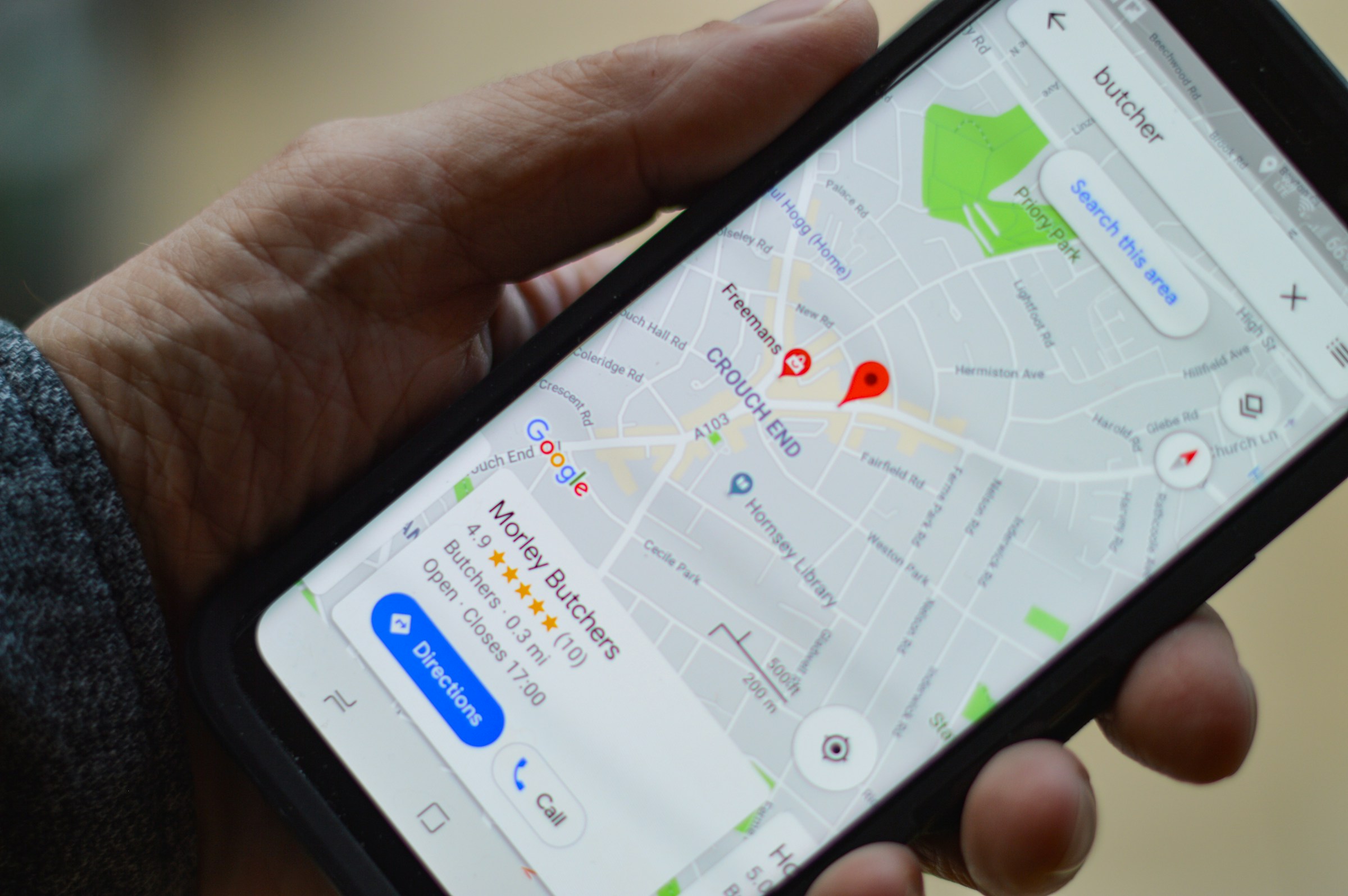 Person using a mobile map app to find local businesses in Grapevine, TX