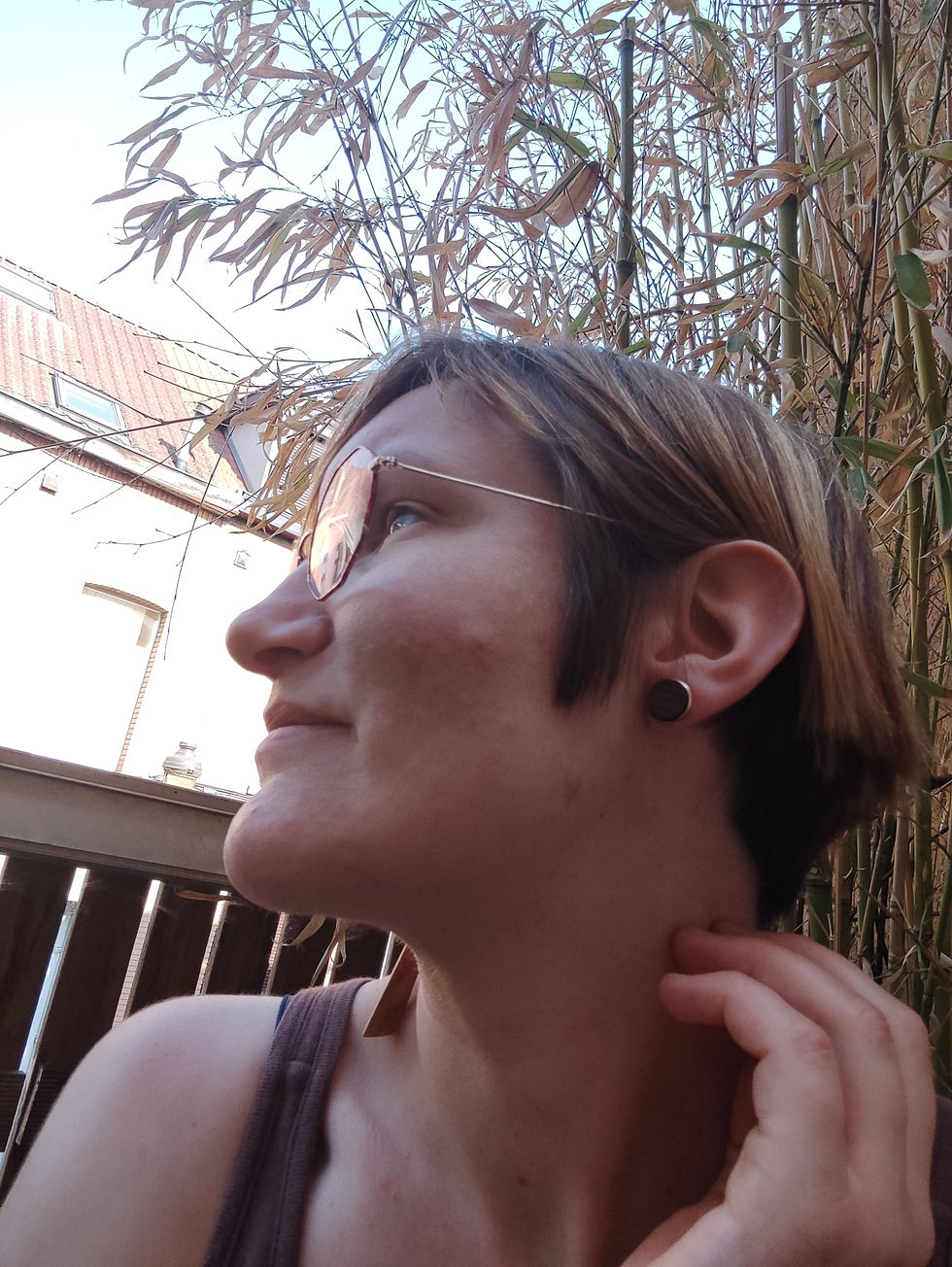 サムネイル： Boucles d'oreilles cuivrées 12mm · Teinture naturelle au vin · Tonneau recyclé