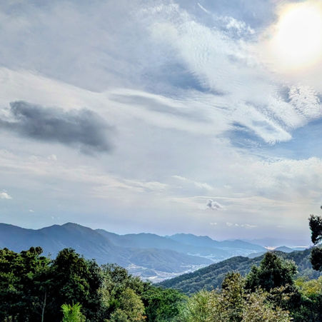瀬戸内の里山は秋の空と南風。
