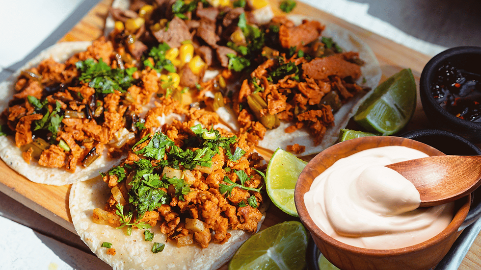 what is echarle crema a los tacos?