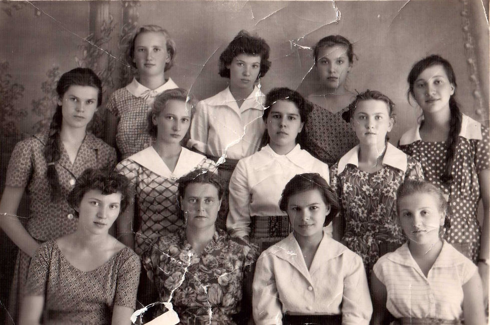 9 КЛАСС 1961 ГОД 1 РЯД; Новосельцева Оль