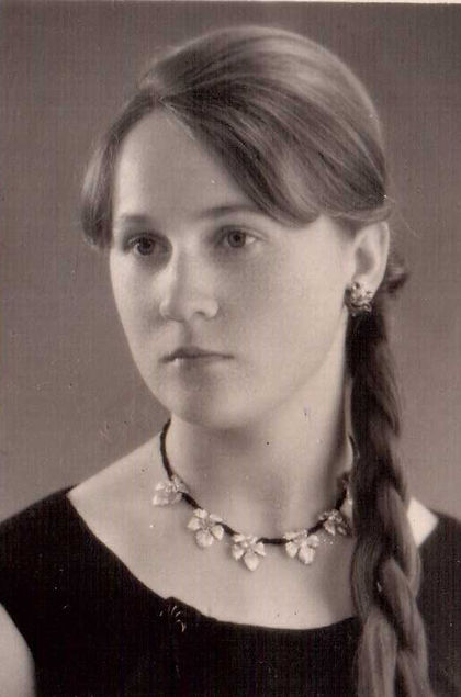 Кокурина Валя март 1964 17 лет.jpeg