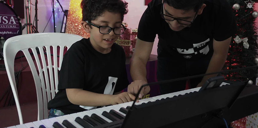 FOTO CLASE DEMO-100-min_edited.jpg