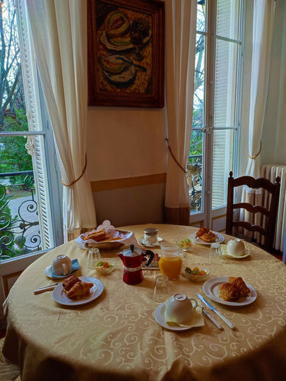 hotel saint chamas en provence.jpg