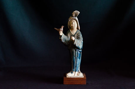 Fat lady dressed in blue with a bird, Tang dynasty