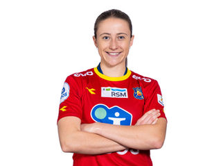 Bildet viser fotballspiller Ragne Hagen Svastuen i rød Røa-drakt