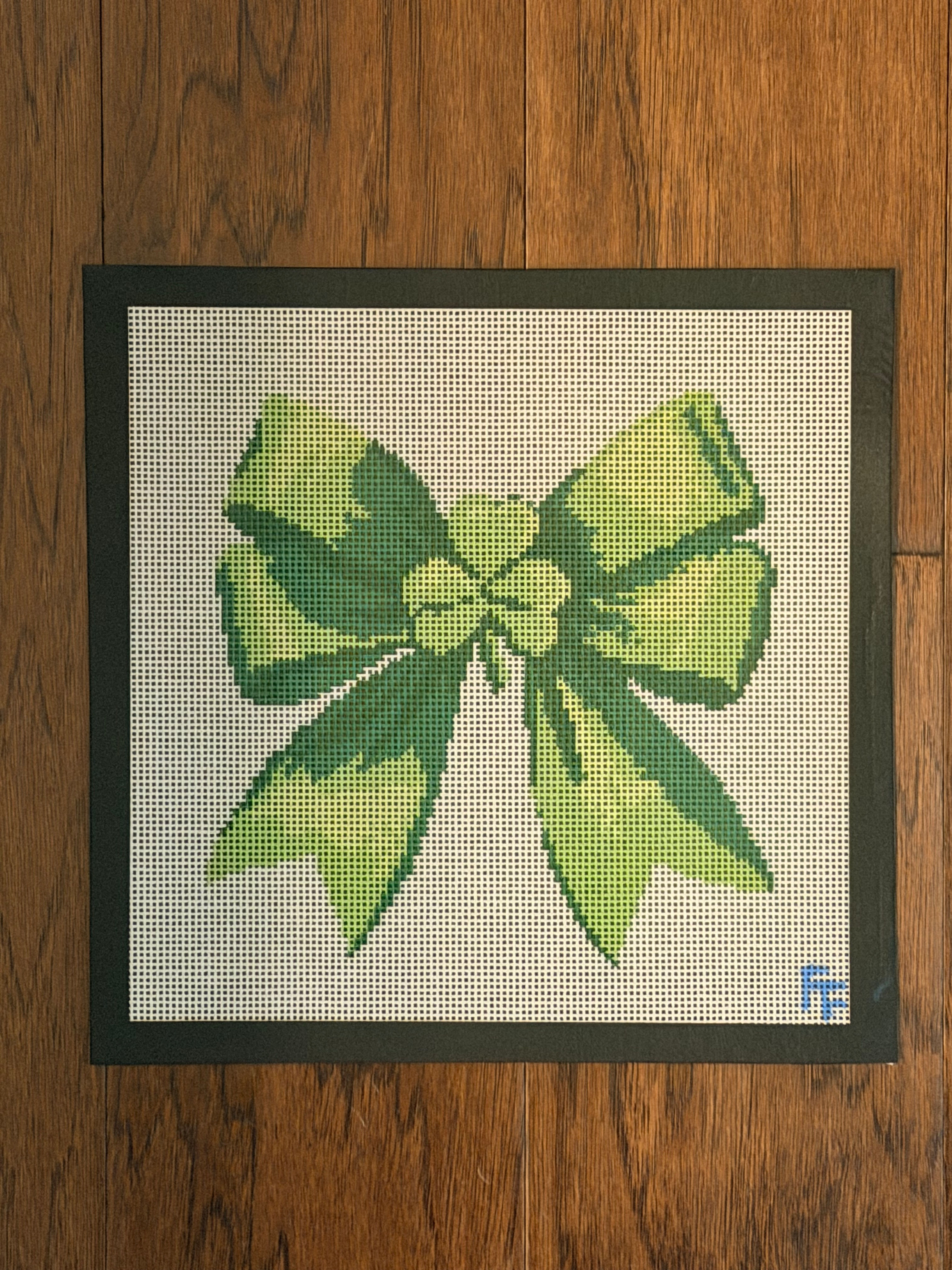 Classic Green Shamrock Bow 
