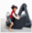 Miniature : enfant sur canapé de jeu en mousse se balance