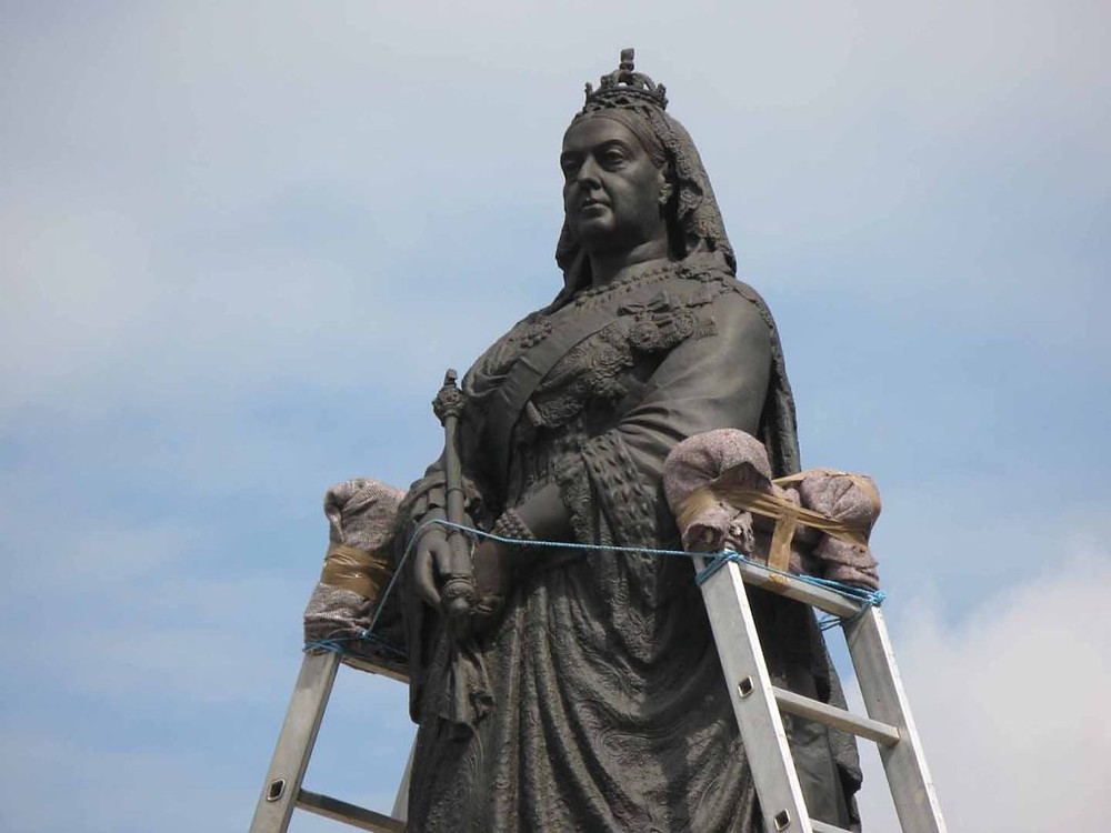 Sophie Ernst, Silent Empress, 2012. Courtesy the artist and Yorkshire Sculpture Park