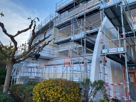 Echafaudage sur un chantier à la Grande-Motte