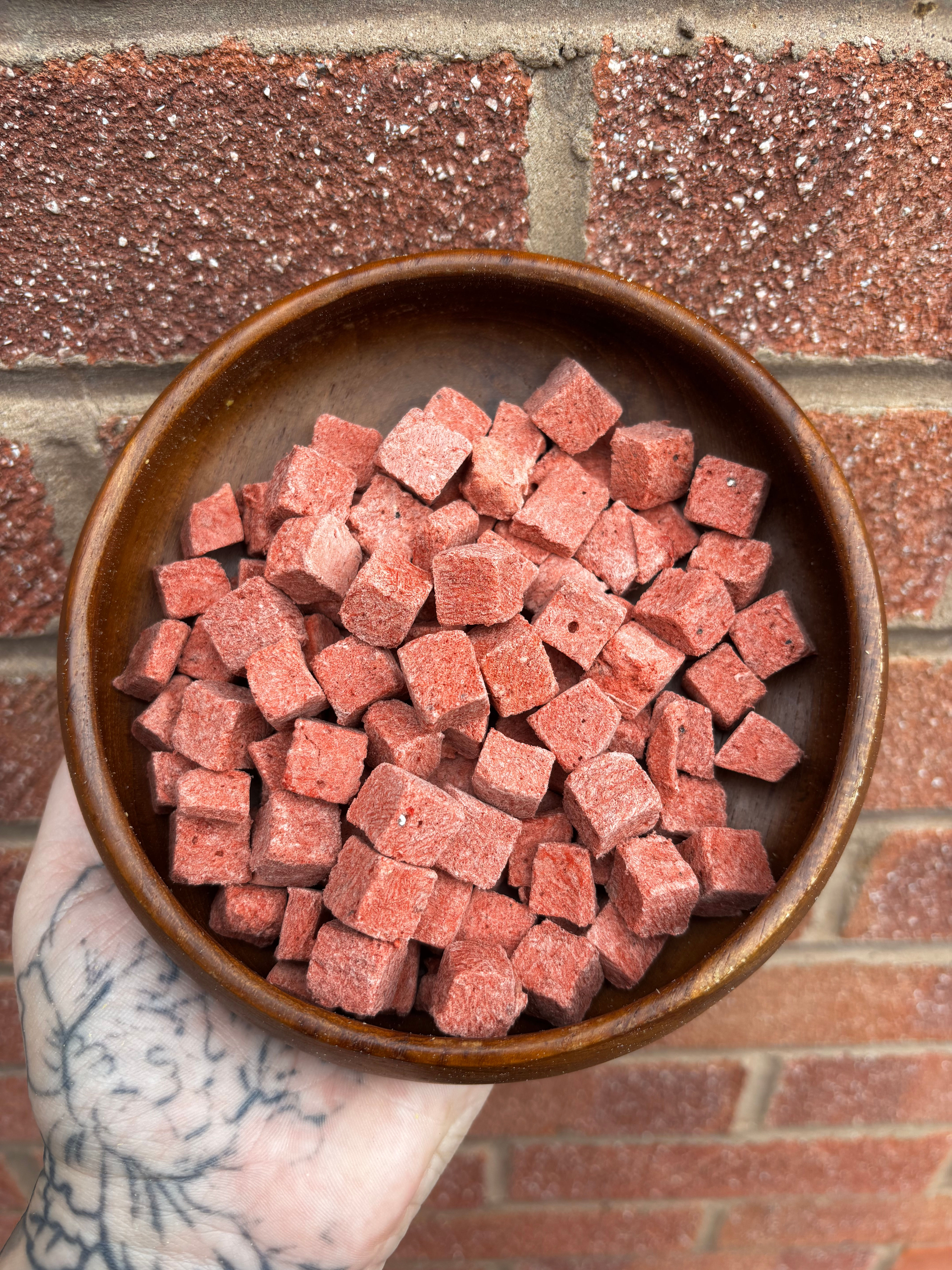 Chicken & Dragon fruit cubes - Freeze dried