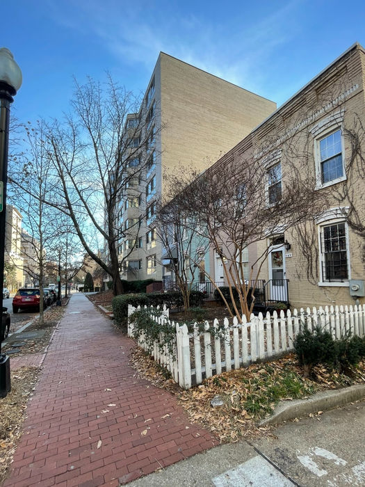 900 Block of 24th St., looking south (D. Vogt, Dec. 2022)