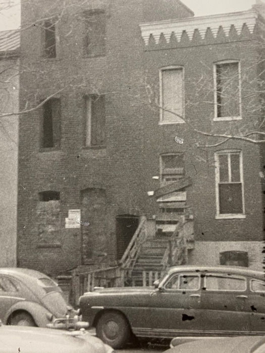 The views of the rows prior to renovations in the 1950s - 824-826 25th St