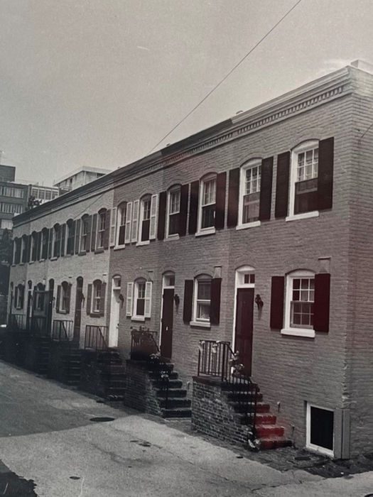 A view of the rows facing 25th Street in 1972. (Evening Star, PM Schmick, Aug 2, 1972)