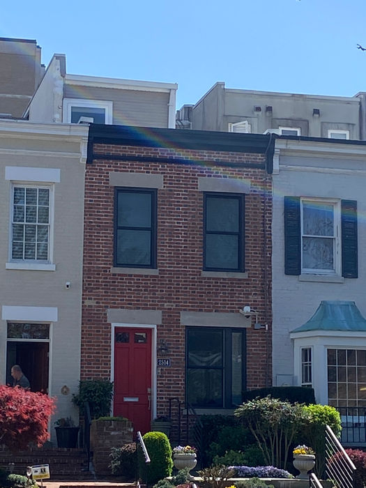 2514 I Street with unfortunate roof-top addition, April 2024 (F. Leone)