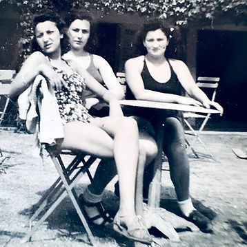 Avec copines table.jpg