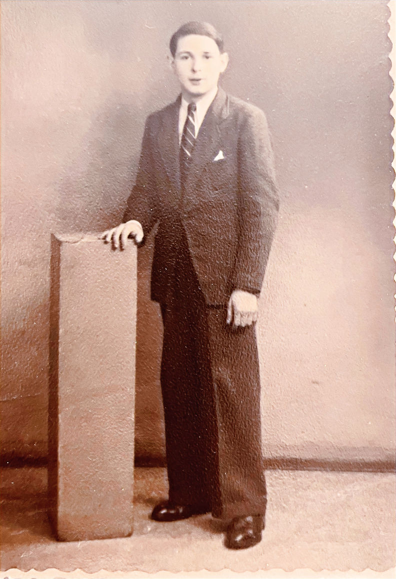 daniel ado cravate_edited.jpg