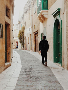 The Best Ways to Explore a Foreign Country