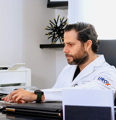 El Dr. José Gerardo Sierra, Cirujano Urólogo en Tampico, Tamaulipas, promueve la salud urológica preventiva, brindando orientación sobre chequeos regulares y detección temprana de problemas urológicos.