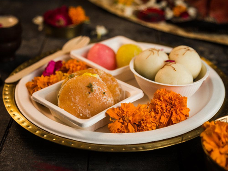 Eco-friendly sugarcane bagasse disposable plates, bowls and compostable food packaging arranged for Ganesh Chaturthi celebrations in India.