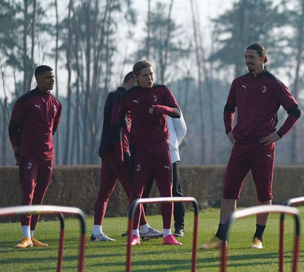 Leroy Abanda (à gauche) aux côtés de Zlatan Ibrahimovic à Milan | © NC