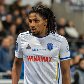 Larouci, un fennec qui a les crocs