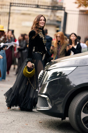 Discover Paris Fashion Week SS27 street style photography by Dutch fashion photographer Angela Nicole. Show arrivals at Dior, Chloé, Saint Laurent and more.