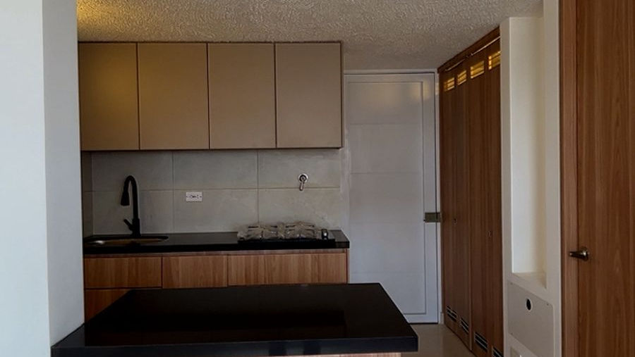 Cocina integral con acabados Livii — apartamento VIS en Bogotá, proyecto Torres de Fontibon