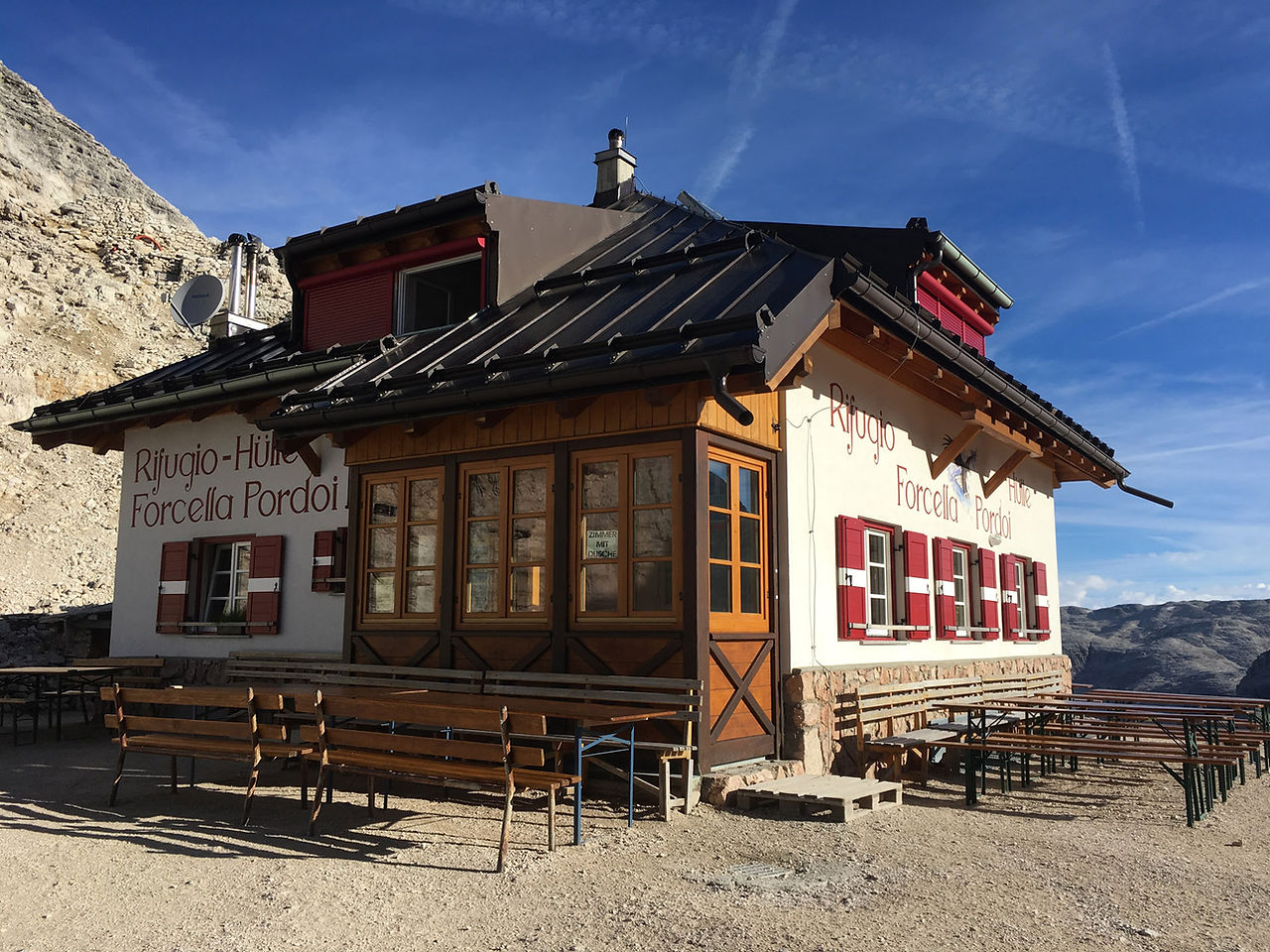 refuge rifugio forcella pordoi dolomites piz boé