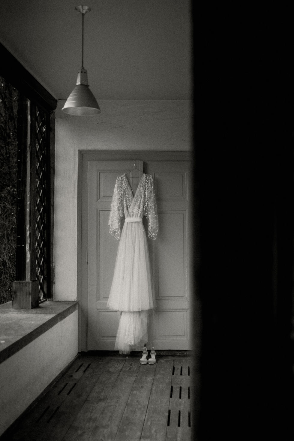 Wedding reportage Trinkhalle Interlaken, Getting Ready Trinhalle on the little Rugen.