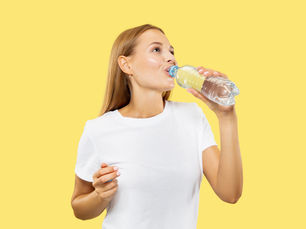 A Hidratação como Aliada da Beleza: Cuide da Sua Pele de Dentro para Fora