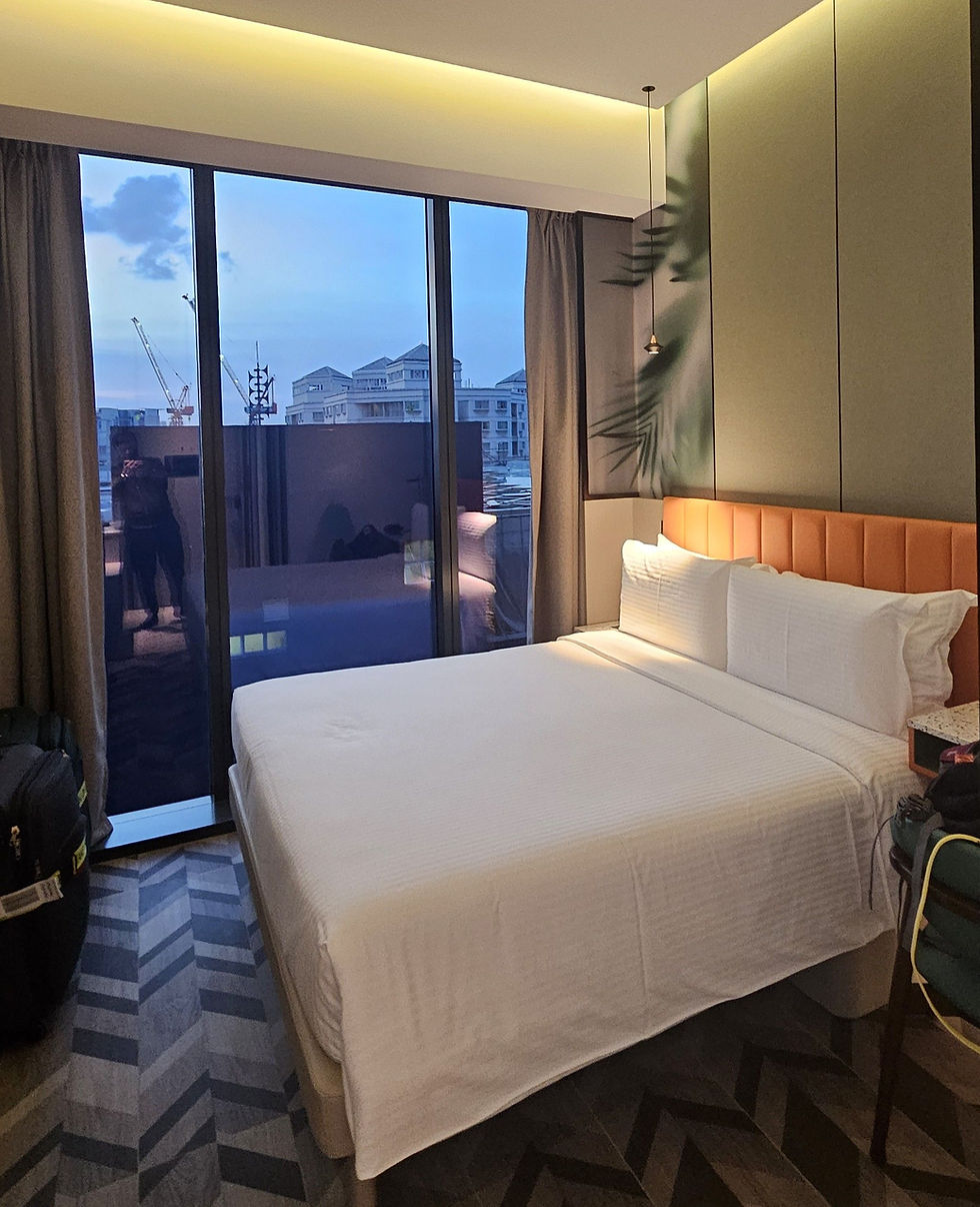 Niewielki, ale bardzo czysty pokój w hotelu Waterloo Singapore