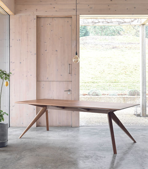Oskar dining table walnut
