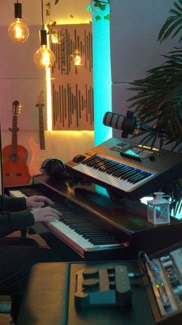 Innspilling i Bergen, Musikkstudio, musikkprodusent, lydstudio, mp studio bergen, spill inn sang, studio i bergen, vokal, mp, piano, kawai vpc1, komplete kontrol s49