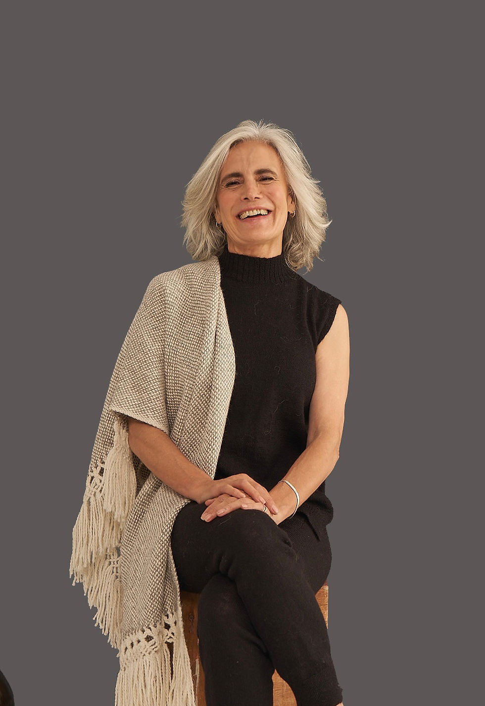 Adriana Marina - economist and founder of animaná and the NGO Hecho x Nosotros - spent her childhood surrounded by the natural landscapes and native wildlife of Santa Cruz, Argentina, in the heart of Patagonia. Beyond the beauty of the region, Adriana also witnessed social inequality in the treatment of rural communities, conflicts surrounding labor conditions, and the loss of Andean crafts due to the growing migration to cities.