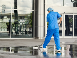 How Seasonal Changes Affect Commercial Cleaning Needs in Florida
