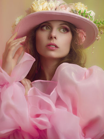 shooting photo couleur avec fleurs, accessoire et costume