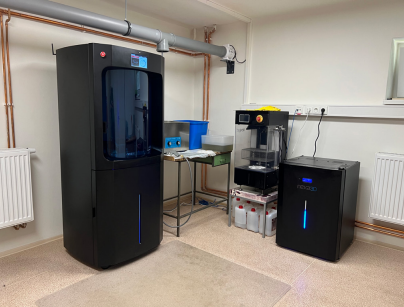 Máquinas da Nexa 3D em funcionamento