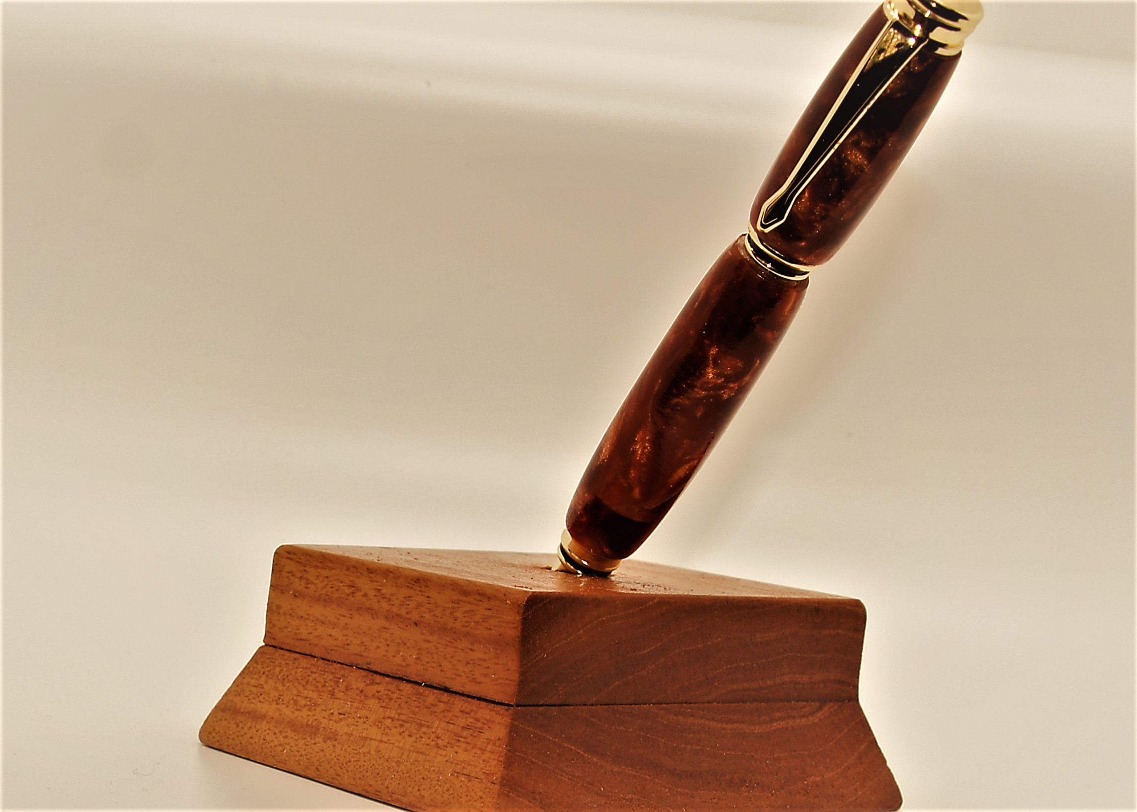 WOOD PEN STAND.