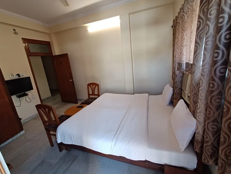 Short Stay Travel Tips for Visitors Booking Hotels on MI Road Jaipur