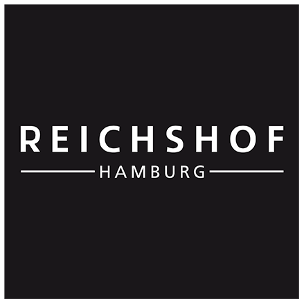 Logo Reichshof Hamburg Hotel Schriftzug auf schwarzem Hintergrund.