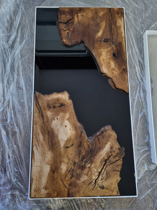 Eiken tafel met zwarte epoxy