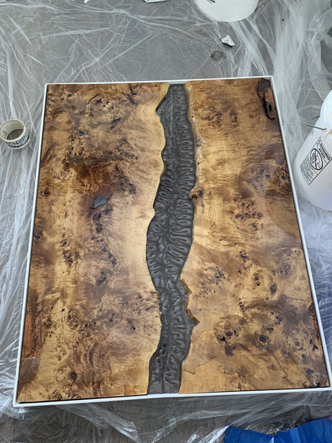 Unieke tafel met epoxy