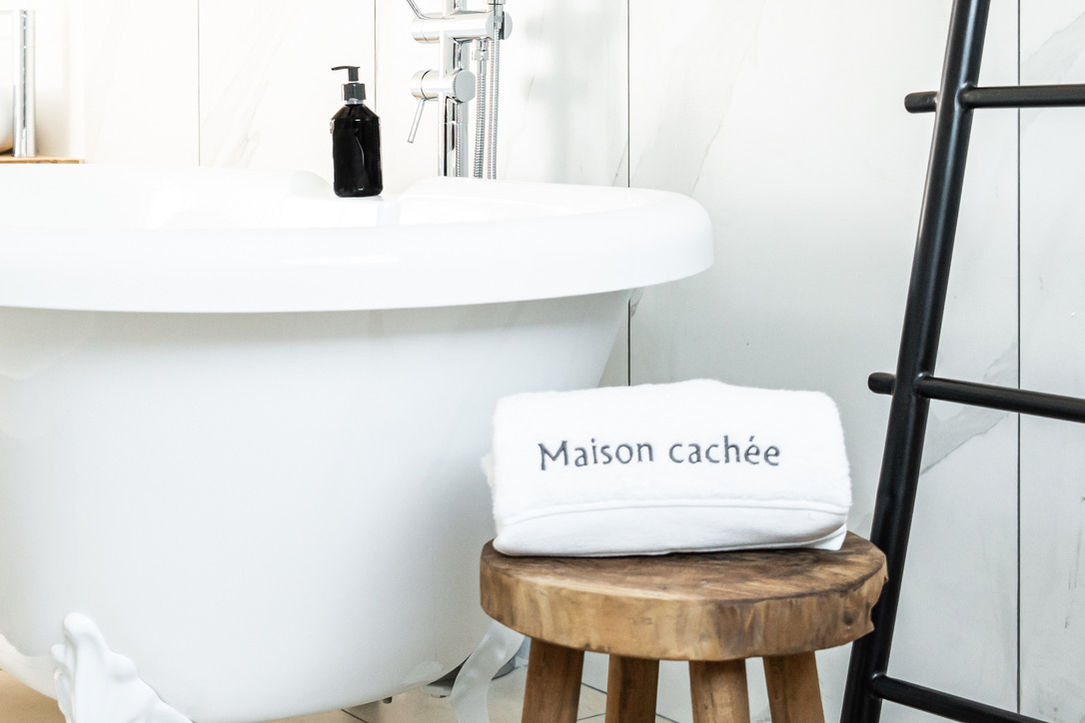 Freestanding bathtub