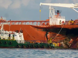 Choque de barcos en Singapur queda grabado en video